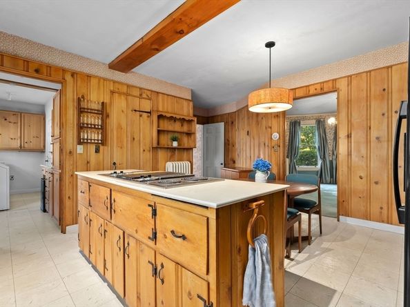 16 Court St, North Andover MA 01845