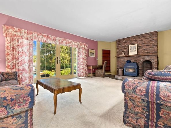 16 Court St, North Andover MA 01845