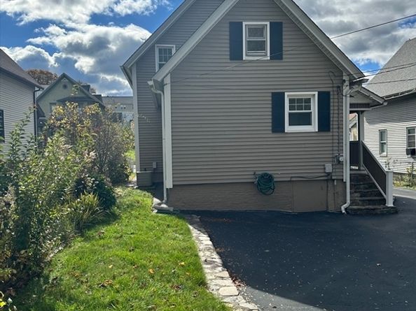 19 Mckinley Rd, Worcester MA 01605