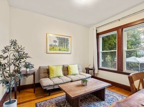 52 Hawthorne St 1, Belmont MA 02478