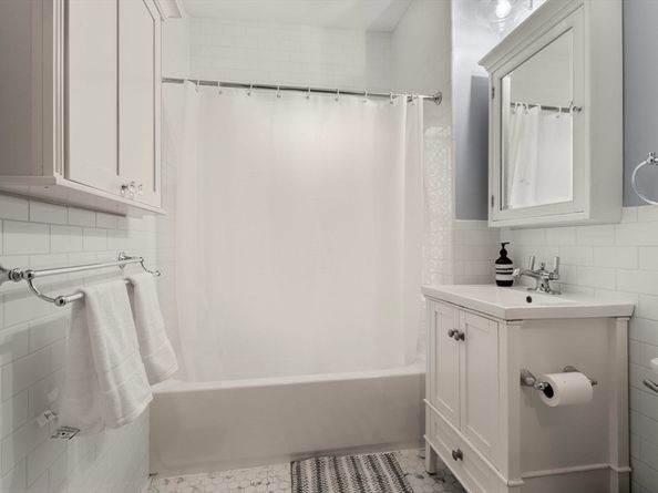 52 Hawthorne St 1, Belmont MA 02478