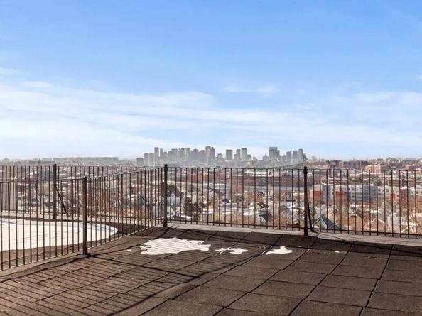 44 Lafayette Place Ave 404, Chelsea MA 02150