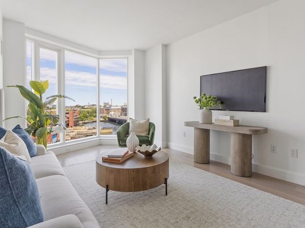100 Lovejoy Wharf 11 H, Boston MA 02114