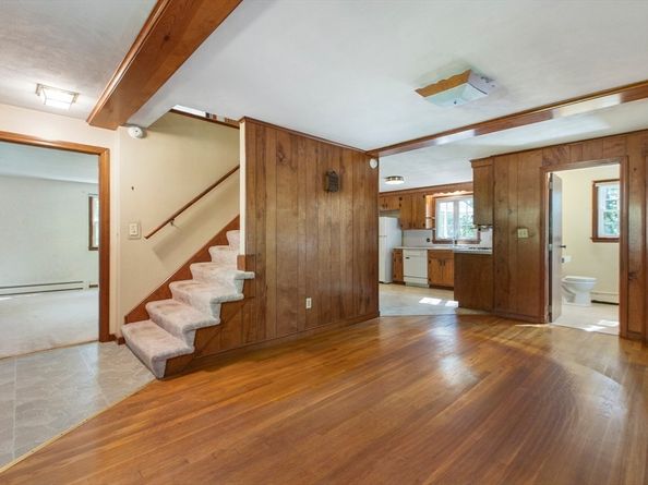 17 Farm Street, Medway MA 02053