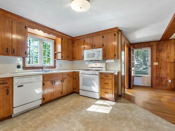 17 Farm Street, Medway MA 02053