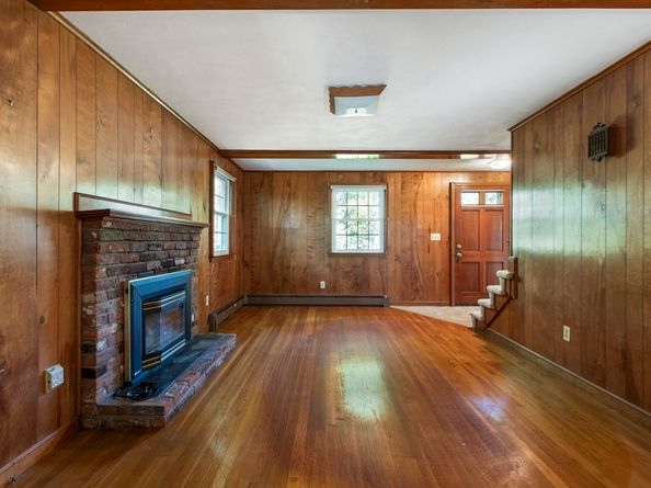 17 Farm Street, Medway MA 02053
