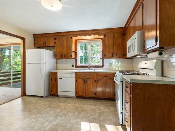 17 Farm Street, Medway MA 02053