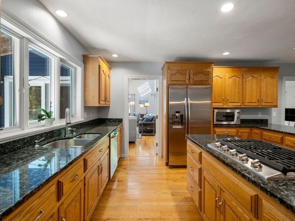 12 Dutton Park, Walpole MA 02081