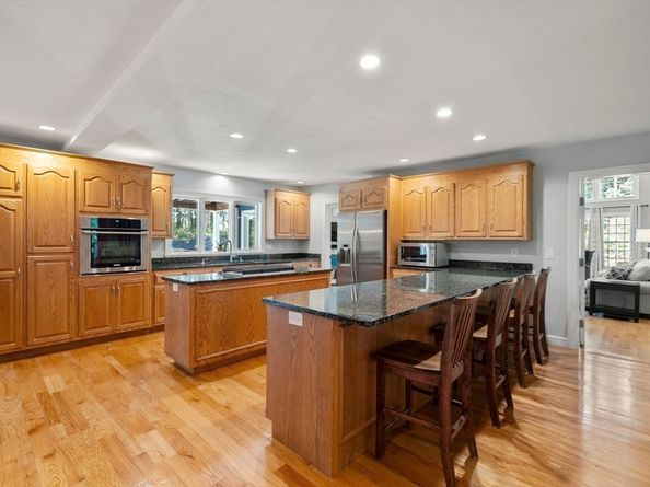 12 Dutton Park, Walpole MA 02081
