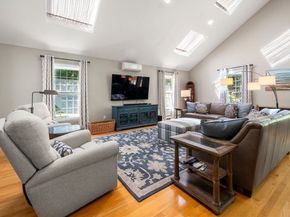 12 Dutton Park, Walpole MA 02081