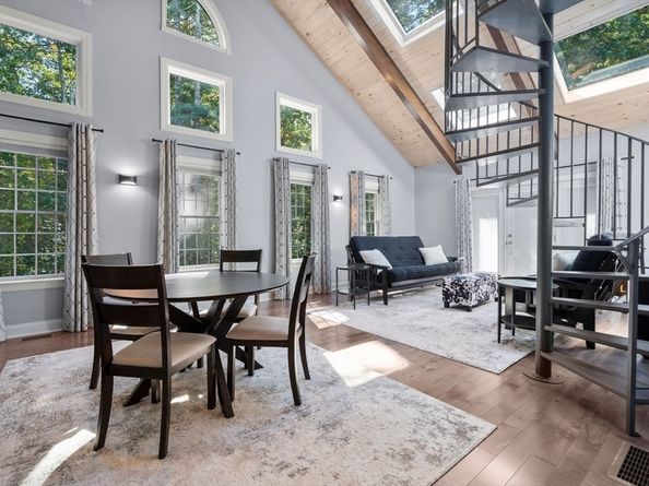 12 Dutton Park, Walpole MA 02081