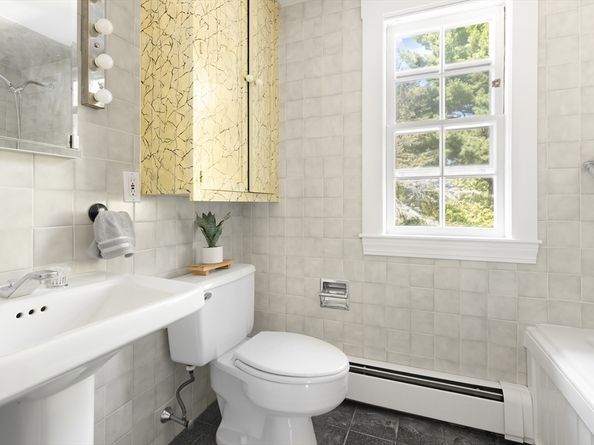 35 Kingston Rd, Newton MA 02461