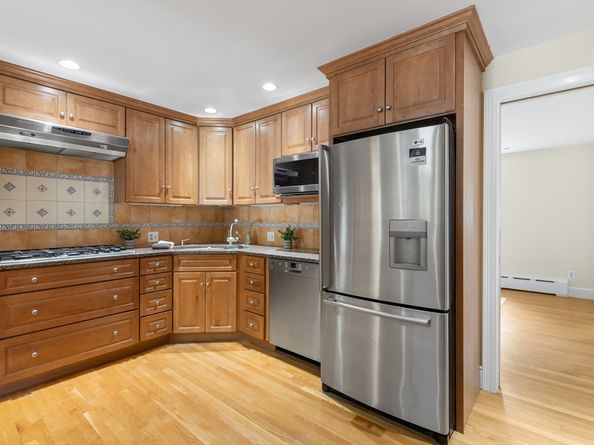 35 Kingston Rd, Newton MA 02461