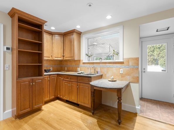 35 Kingston Rd, Newton MA 02461