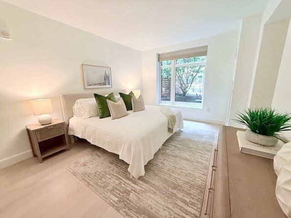 100 Lovejoy Wharf 7P, Boston MA 02114