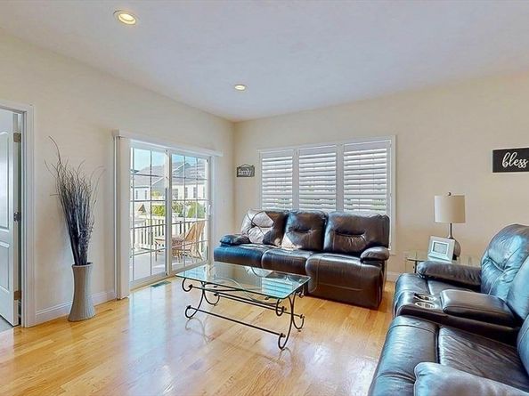 27 Tea Party Circle 27, Holden MA 01520