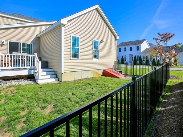 27 Tea Party Circle 27, Holden MA 01520