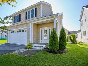27 Tea Party Circle 27, Holden MA 01520