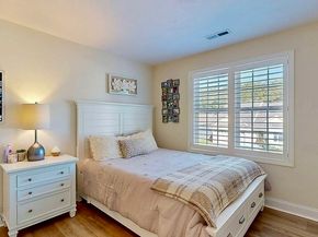 27 Tea Party Circle 27, Holden MA 01520