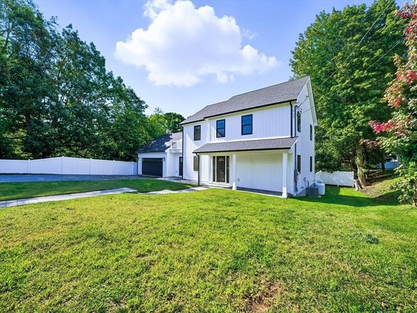 15 Lakeside Dr, Shrewsbury MA 01545