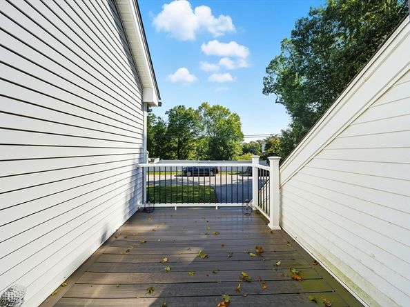 15 Lakeside Dr, Shrewsbury MA 01545