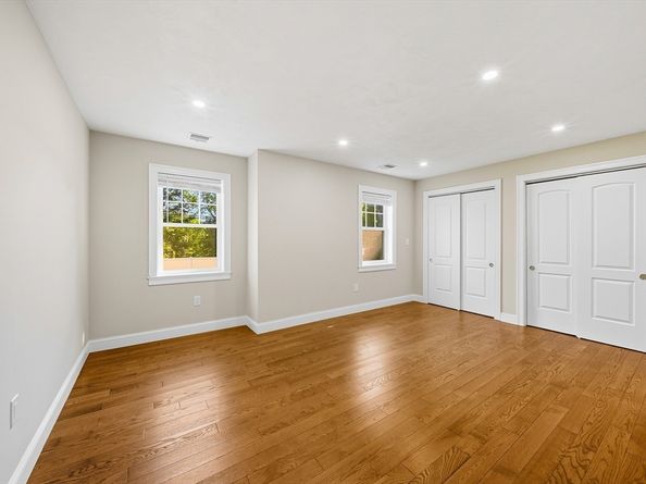 15 Lakeside Dr, Shrewsbury MA 01545