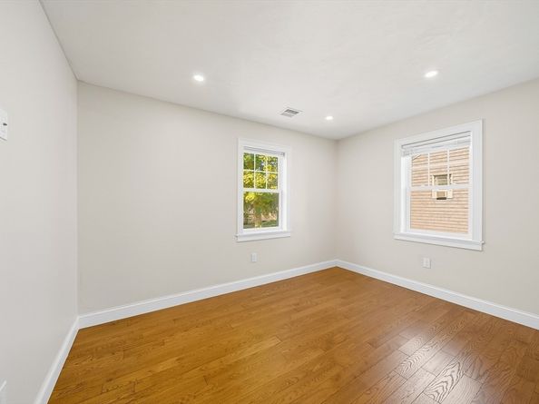 15 Lakeside Dr, Shrewsbury MA 01545