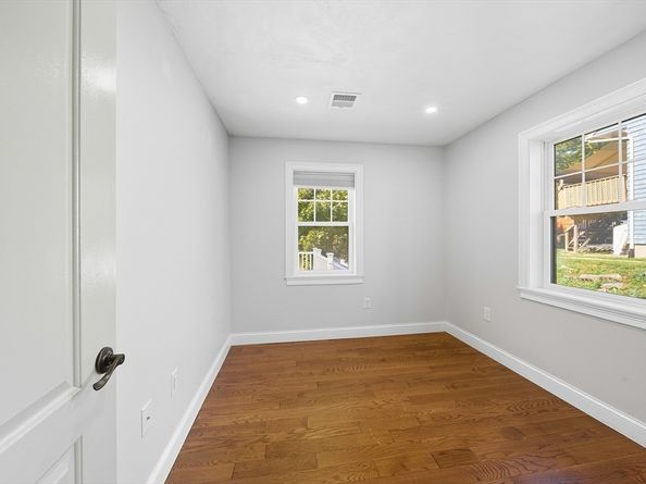 15 Lakeside Dr, Shrewsbury MA 01545