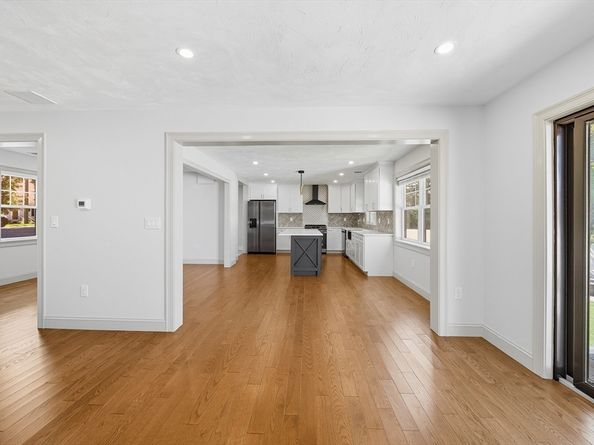 15 Lakeside Dr, Shrewsbury MA 01545