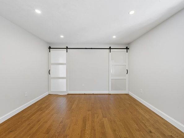 15 Lakeside Dr, Shrewsbury MA 01545
