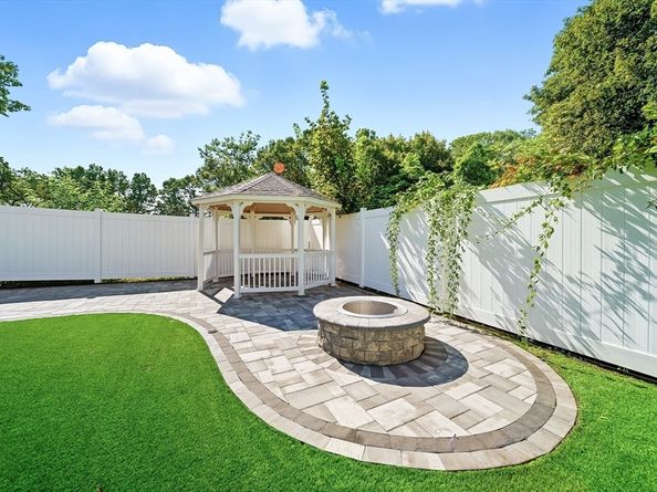 15 Lakeside Dr, Shrewsbury MA 01545