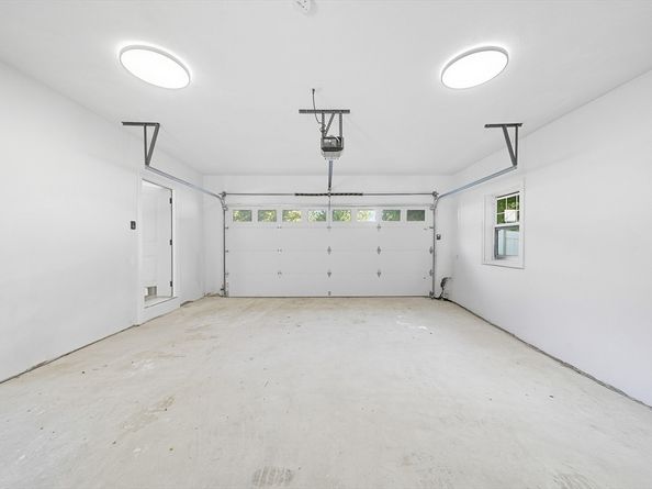 15 Lakeside Dr, Shrewsbury MA 01545