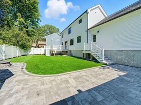 15 Lakeside Dr, Shrewsbury MA 01545