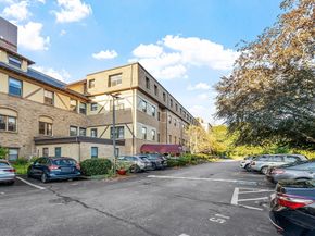 1029 Pleasant Street 19, Worcester MA 01602