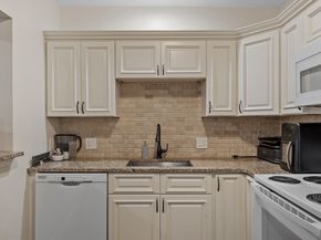 1029 Pleasant Street 19, Worcester MA 01602