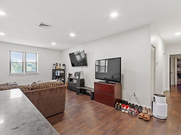1029 Pleasant Street 19, Worcester MA 01602