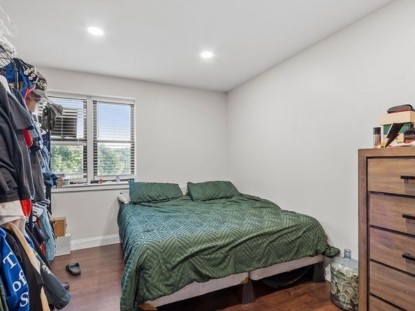 1029 Pleasant Street 19, Worcester MA 01602