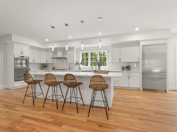 38 Freeport Drive, Burlington MA 01803