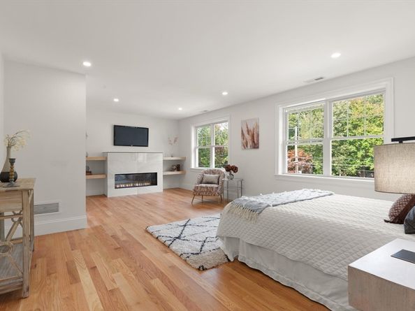 38 Freeport Drive, Burlington MA 01803