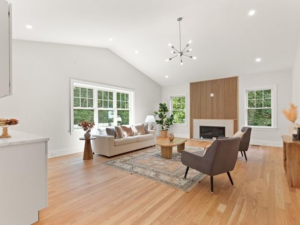 38 Freeport Drive, Burlington MA 01803