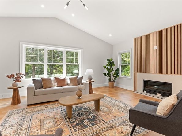 38 Freeport Drive, Burlington MA 01803