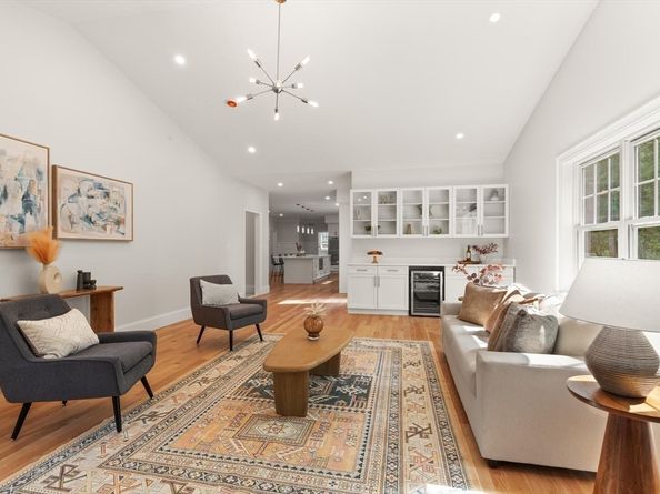 38 Freeport Drive, Burlington MA 01803