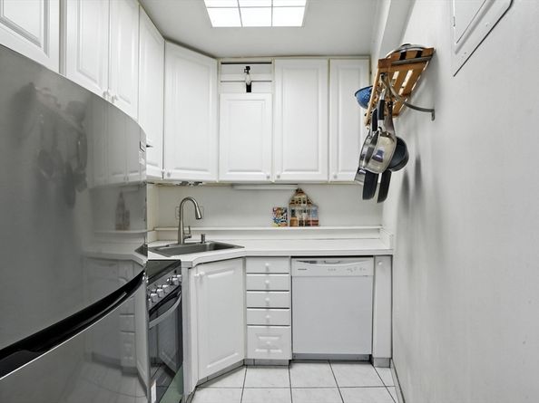 145 Pinckney St 403, Boston MA 02114