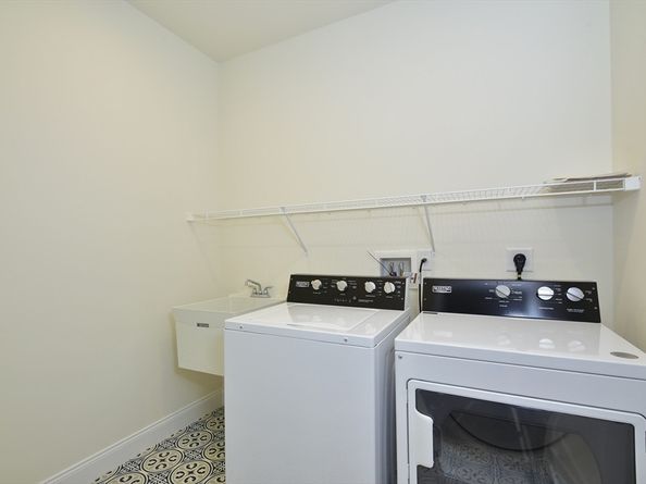 18 Lansing Way 18, Millis MA 02054