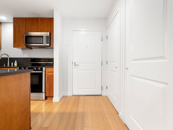 16 Miner St 206, Boston MA 02215