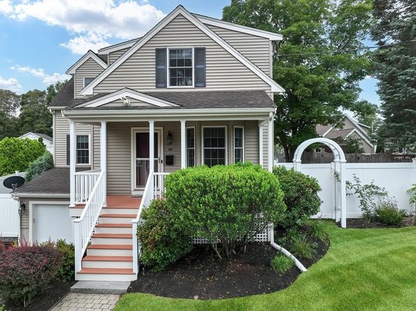 95 John St, Reading MA 01867