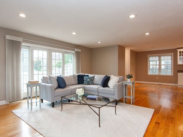 95 John St, Reading MA 01867