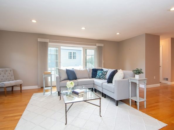 95 John St, Reading MA 01867