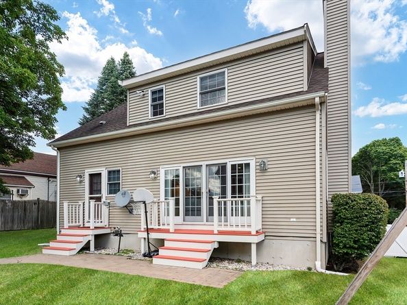95 John St, Reading MA 01867