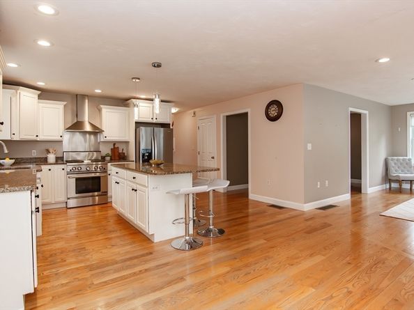 95 John St, Reading MA 01867